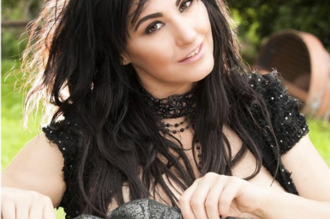 Sassy VeZay will debut her first radio single "Slow Dance" in January 2021